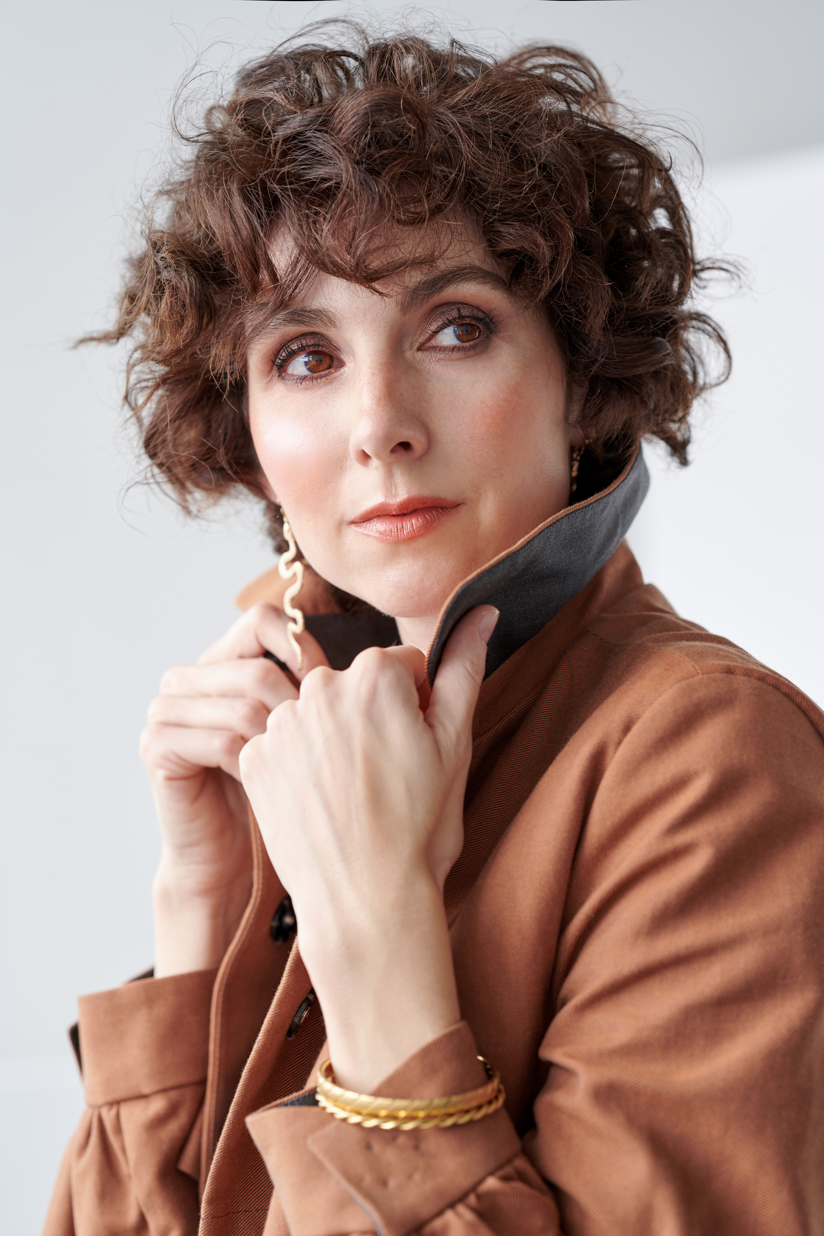 Yuna Miray Mantel mit Details am Arm